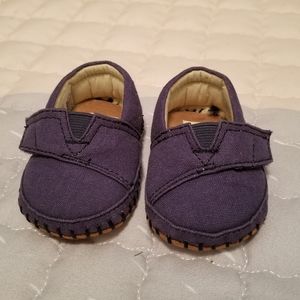 Toms Navy Blue Tiny Toms with Velcro. Size 1.
